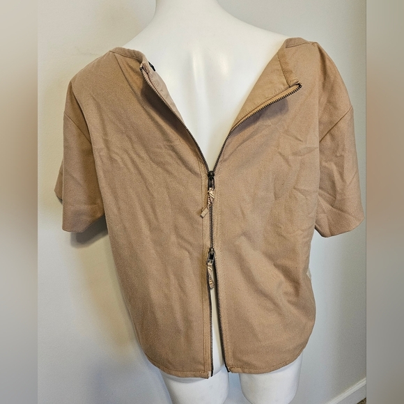 Banana Republic | Boxy Short Sleeve Back Zip Front Fur Oversized Top Blouse - Picture 5 of 8